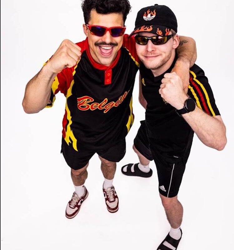 Het energiek duo ‘Omdat Het Kan & Average Rob’ bestijgt het podium van Pennenzakkenrock