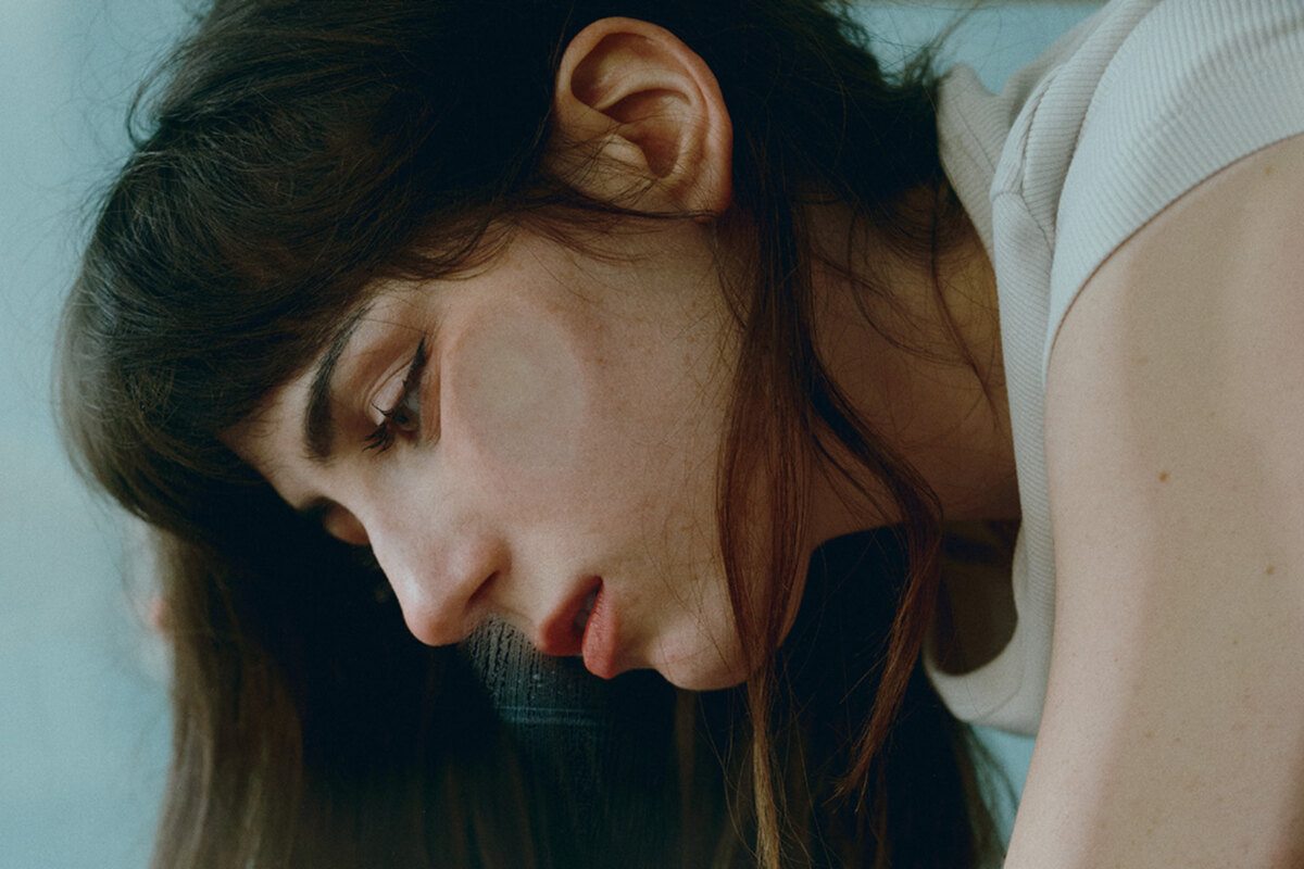 dodie kondigt nieuwe single 'I’M FINE!’ aan en komt op 1 november naar De Roma in Antwerpen