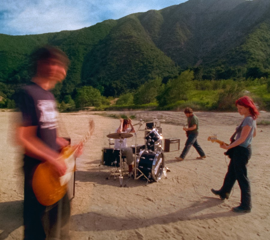 Hotly-tipped alt-rock band Rocket  shares new single 'Crossing Fingers'