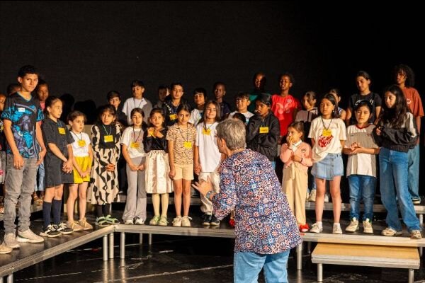 ON-TRACK viert driejarig bestaan met feestelijk concert ‘Vogelvlucht’ in CC De Binder