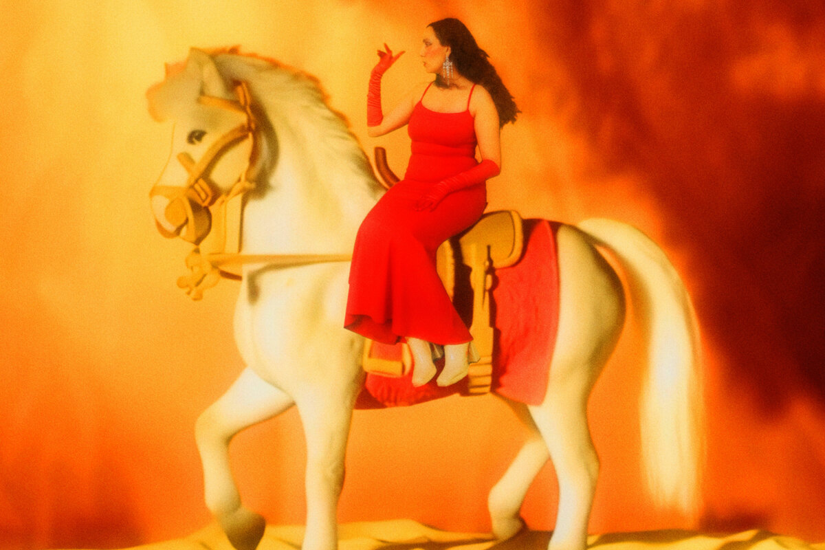 Sarah Maison – New Single & Music Video 'Exister'