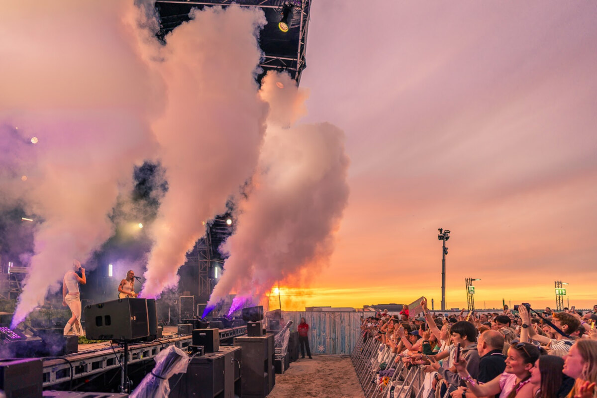 5 must-do’s op Summerlove in Oostende: aanschuiven voor de grootste beach BBQ én een tattoo laten zetten 