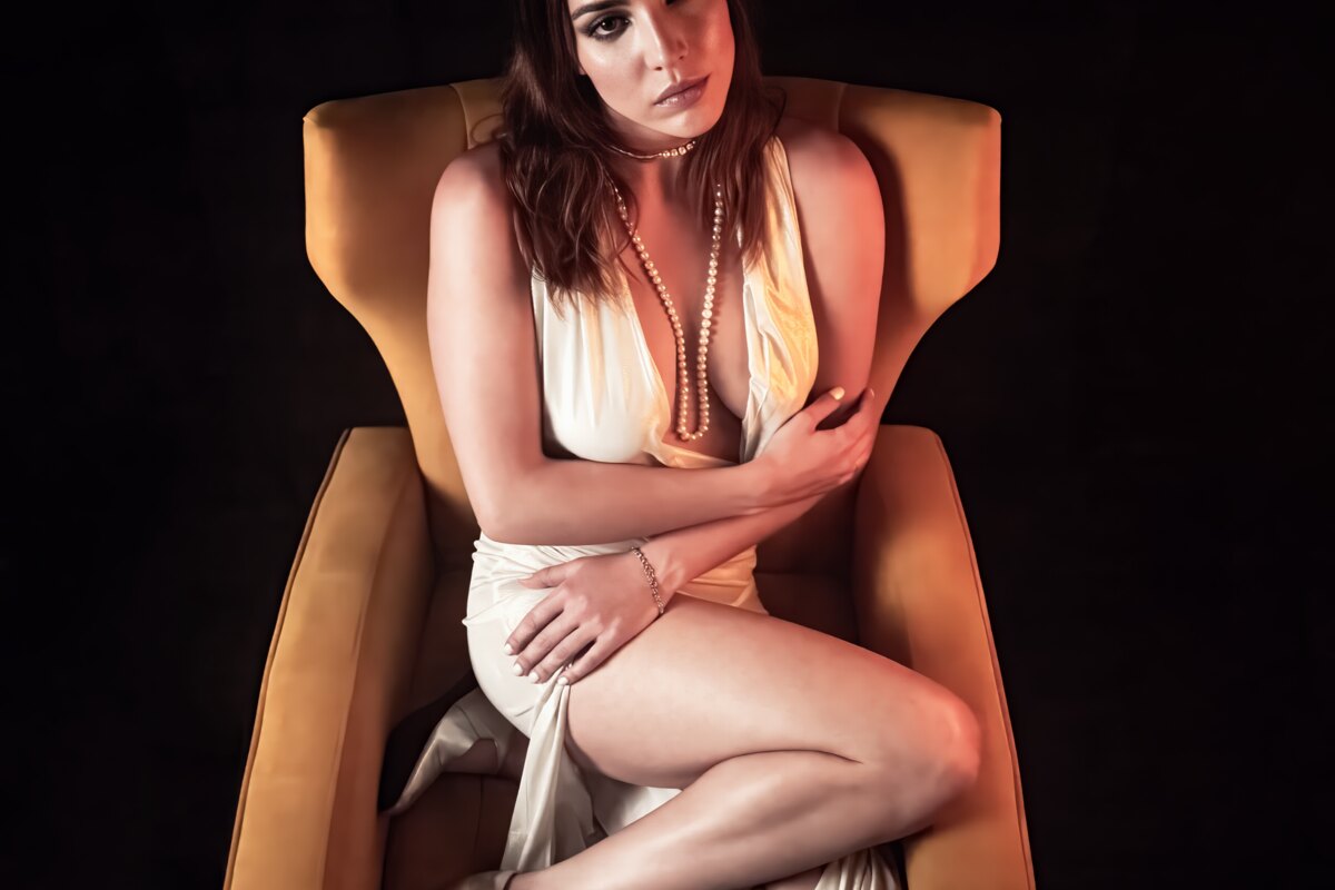 Ana Luna Reveals New Single, "Daddy's Empire"
