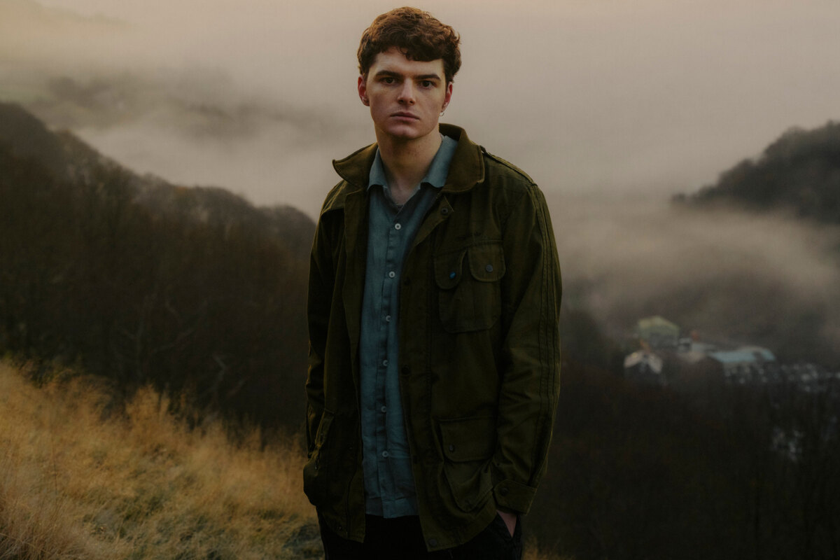 Sydney Minsky Sargeant shares new single "Long Roads"