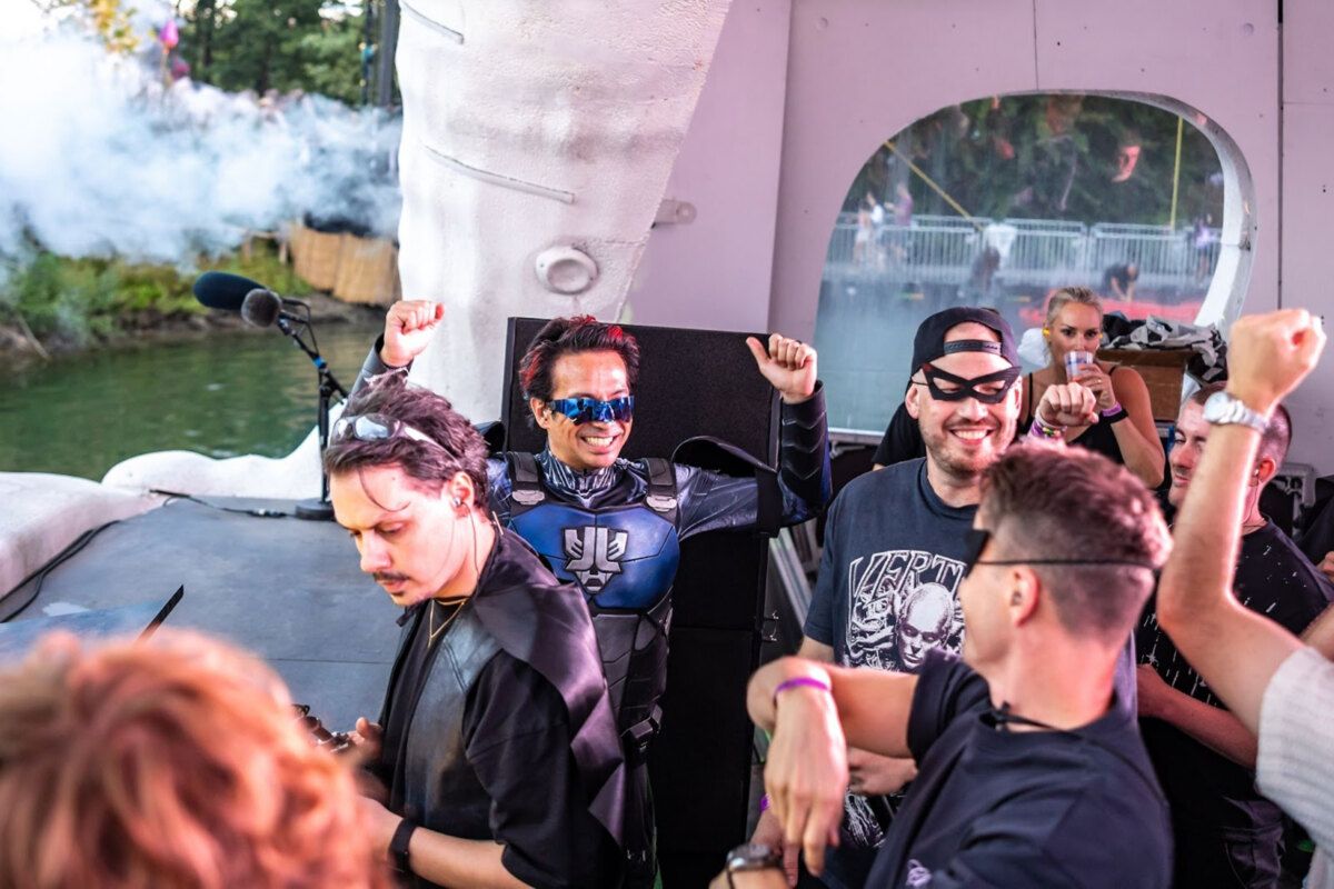 Laidback Luke makes Tomorrowland history with biggest b2b in the festival’s history at his SUPER YOU&ME set 