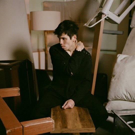 Clinton Kane has unveiled his latest single, “Fallen Leaves,” 