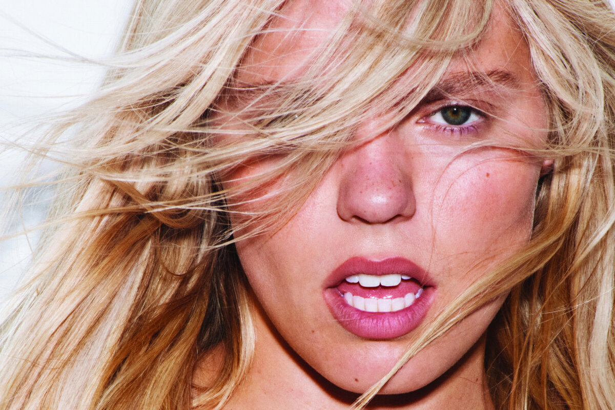 Reneé Rapp releases her second studio album 'Bite Me' !