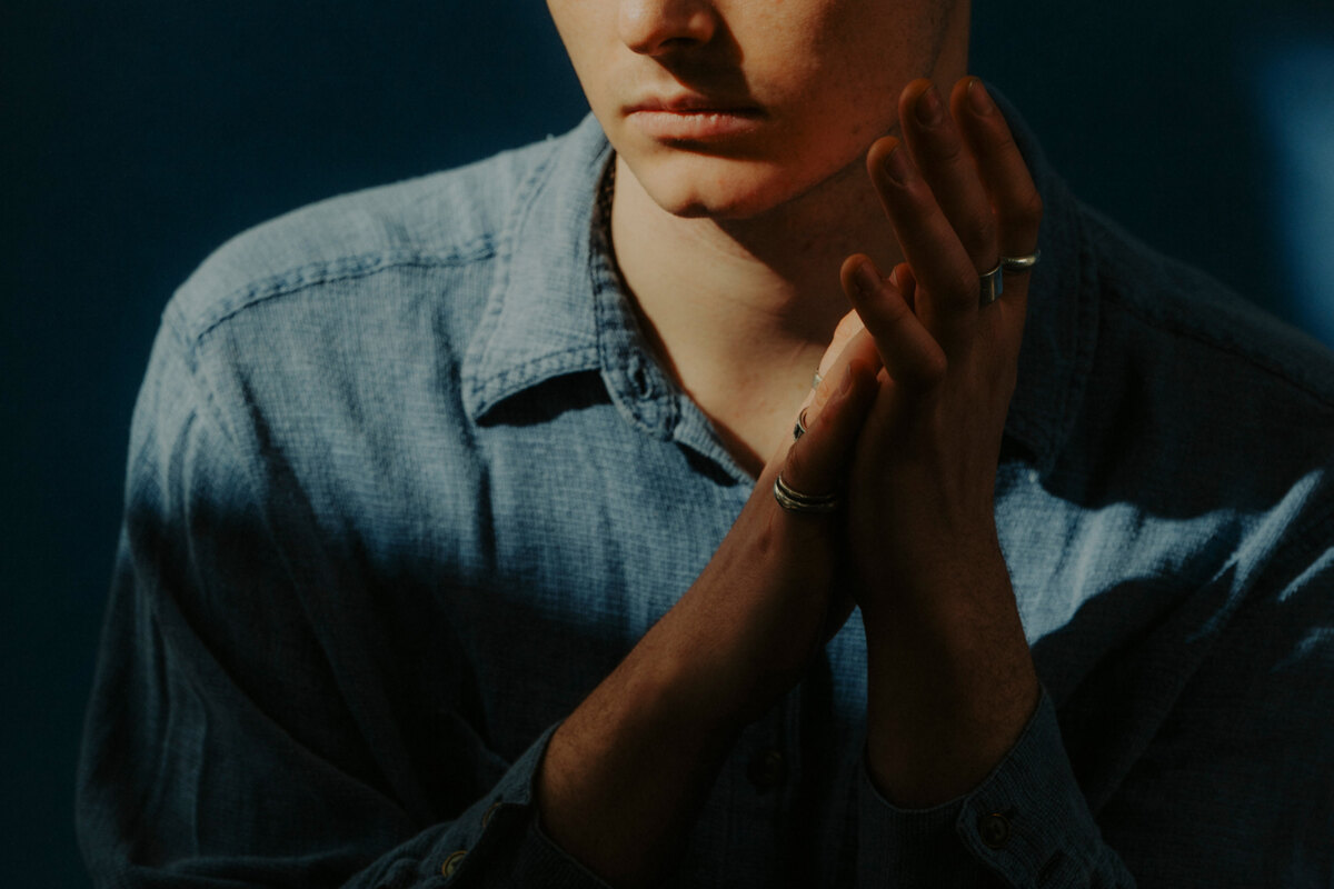 Working Men’s Club’s Sydney Minsky Sargeant reveals new track “Summer Song”