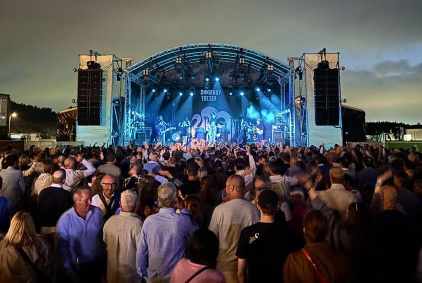 Eerste dag Down By The Sea direct voltreffer