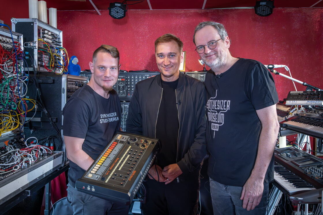 Paul van Dyk exhibits iconic Roland TR-808 at Synthesizer Museum Berlin