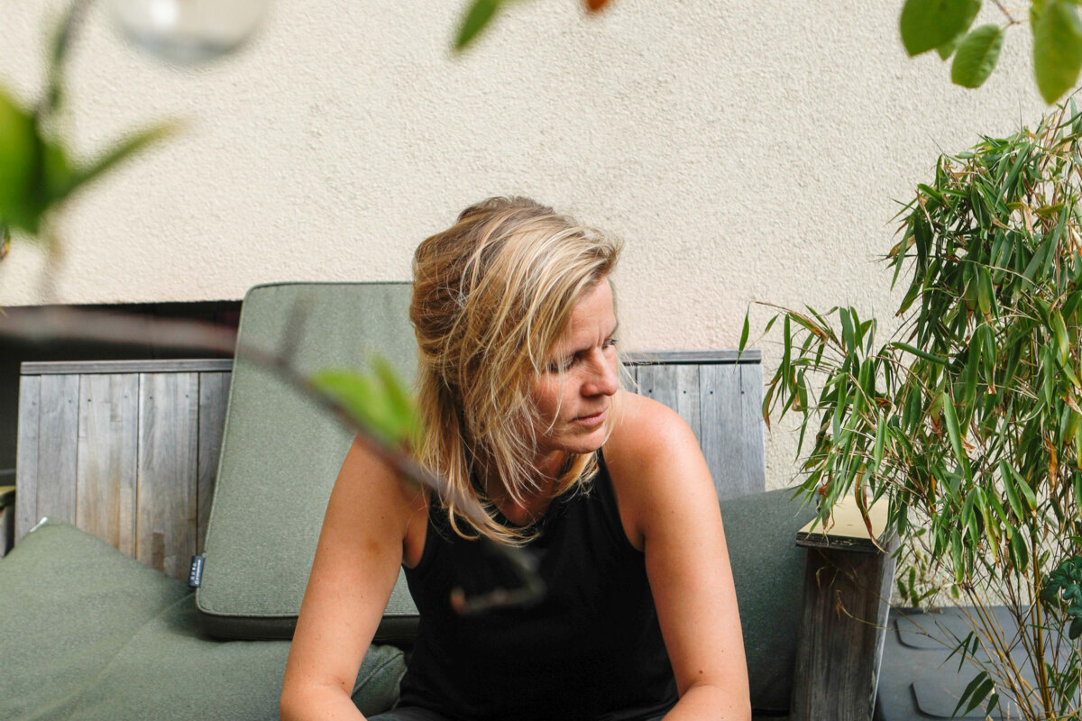 Ellen Schoenaerts kondigt nieuw album aan met eerste single 'Ik red me wel'