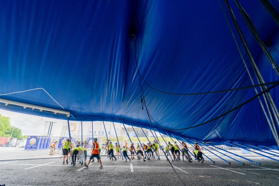 Iconische Big Top van Cirque du Soleil wordt opgetrokken in Brussel ter voorbereiding op de première van Alegría: In A New Light