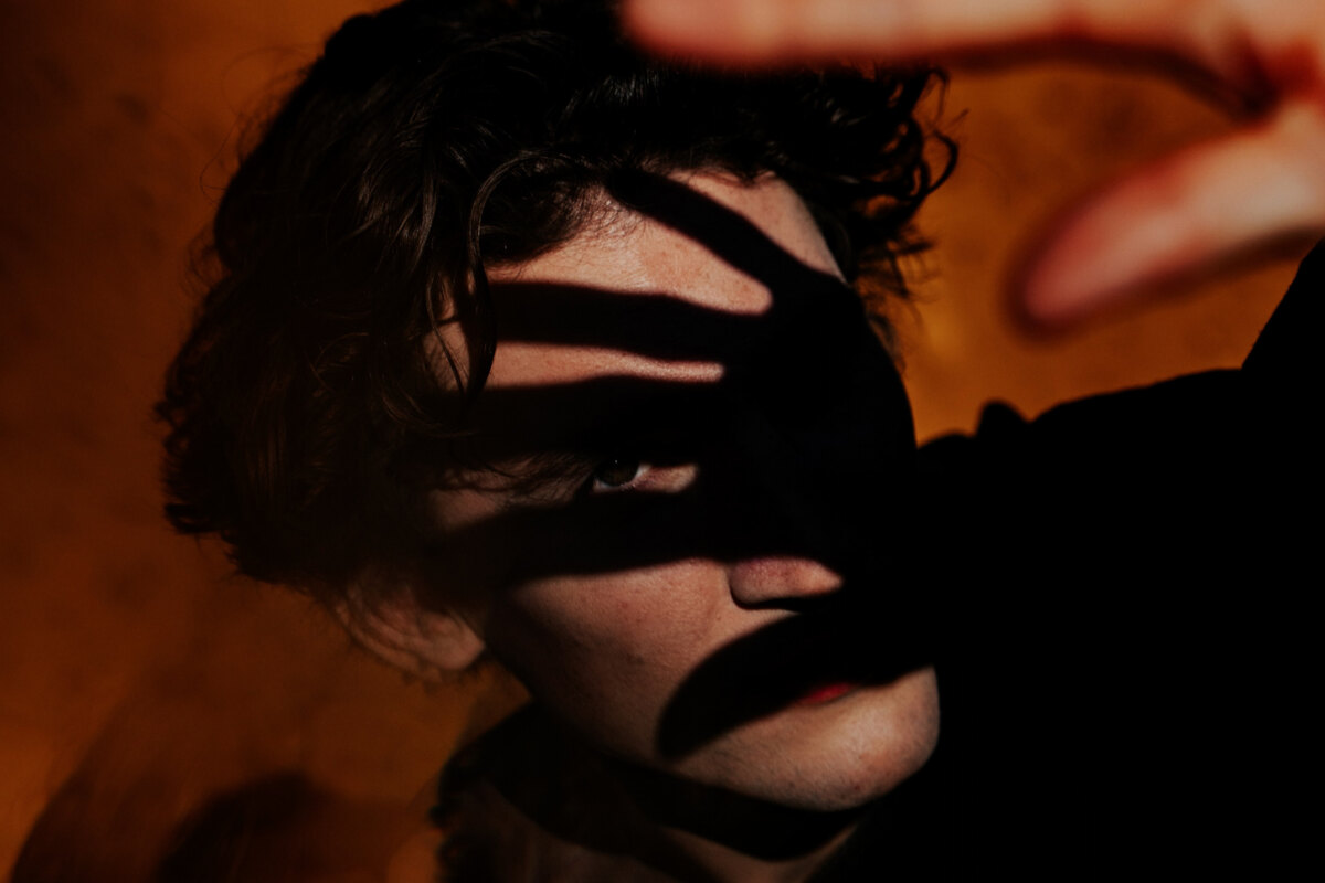 Raman. (BE) releases his new single "Mantra" and announces the release date of his long-awaited debut album, set for January 9, 2026.