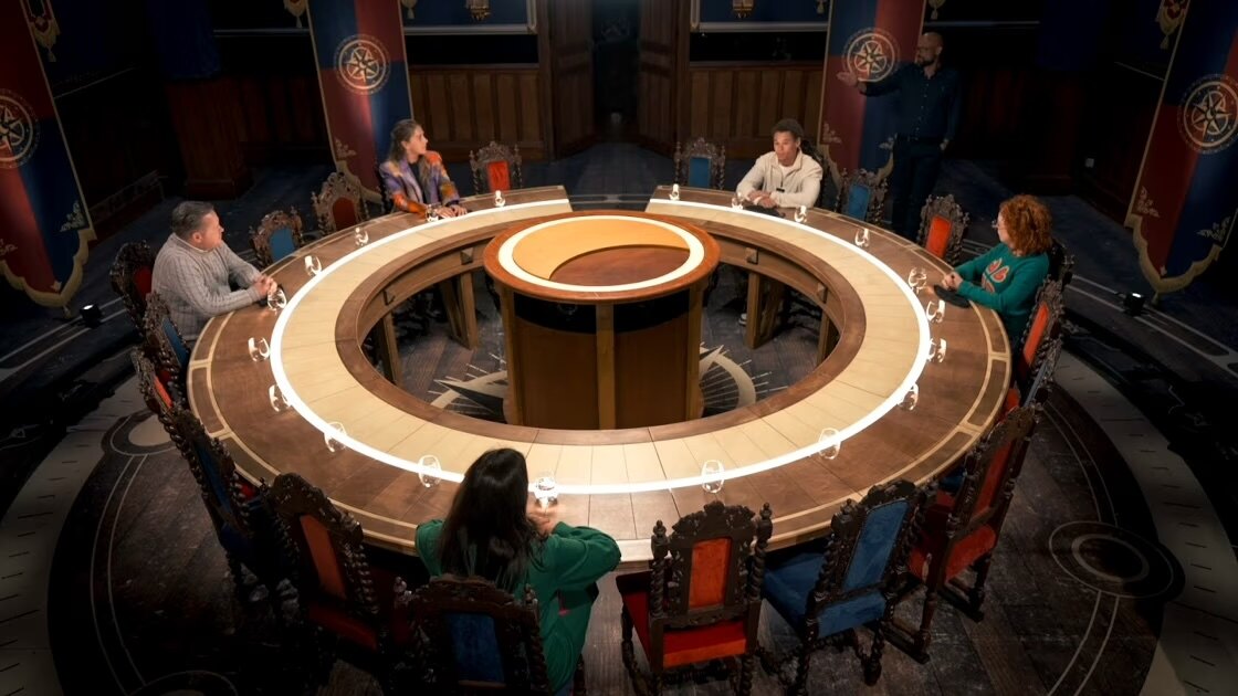 Achterdocht aan het ontbijt: zit er een vierde verrader in het kasteel?