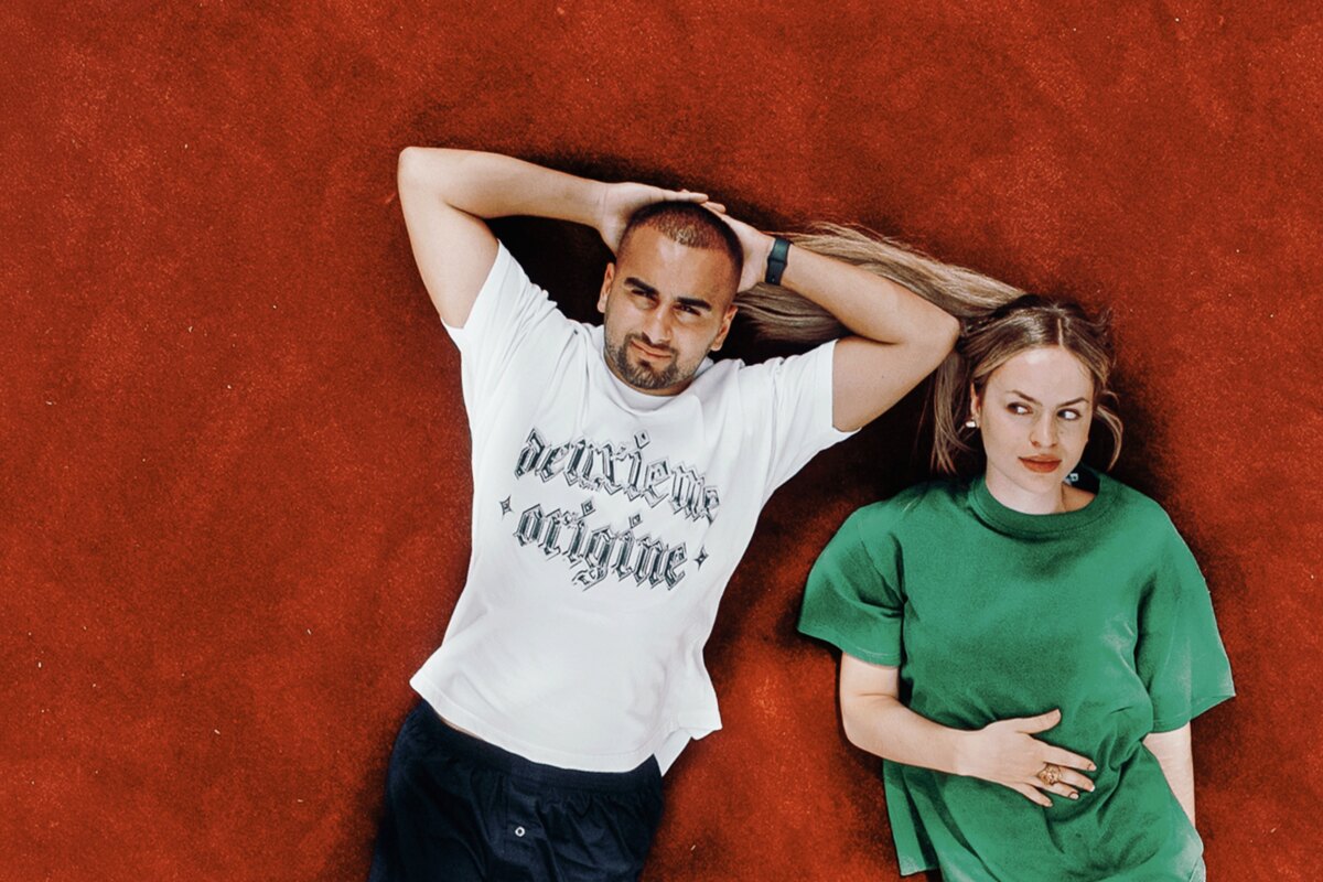 Van Instagram Juice tot Julius Caesar: VRT MAX lanceert podcast Opnieuw & Opnieuw met Anna-Livia Smekens en Ayoub Hassani