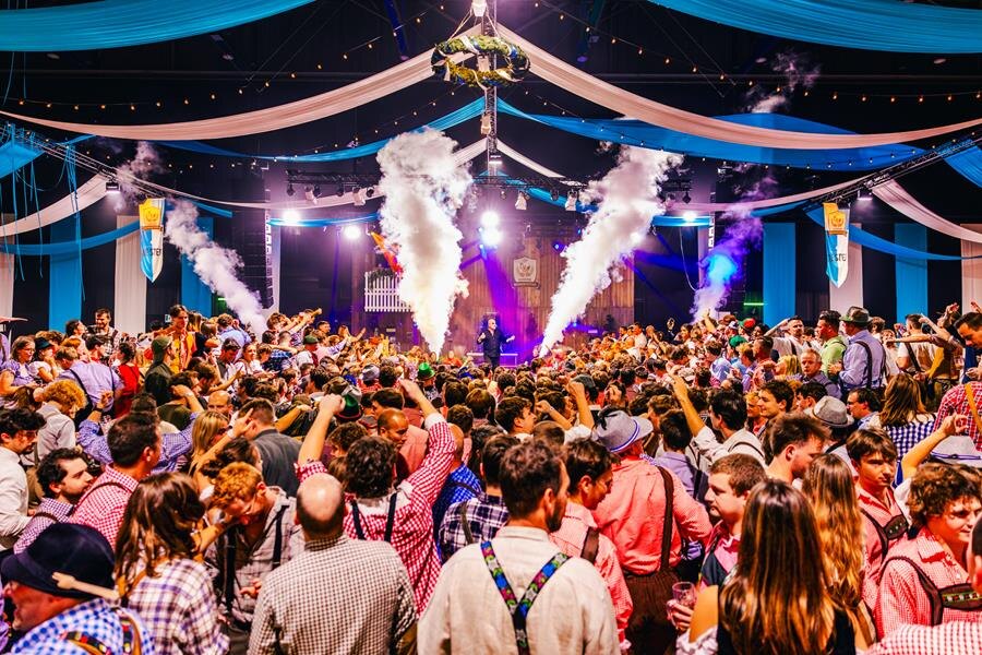 Eerste editie van Leuvense Oktoberfeesten in Brabanthal volledig uitverkocht