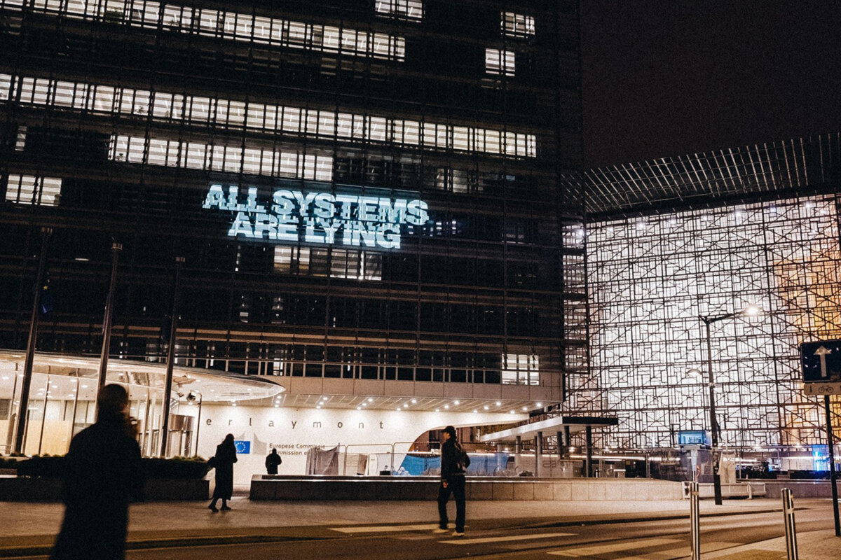 Soulwax verlicht Brussel en Gent met gigantische projecties
