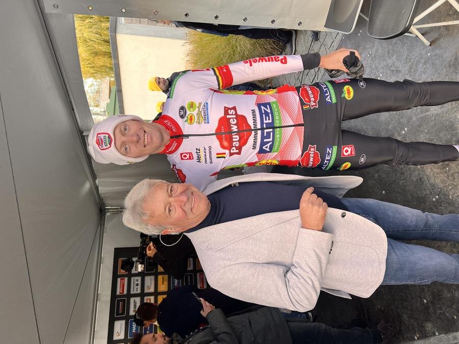 Garry Hagger zingt op de Koppenbergcross