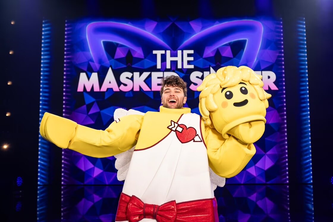 “Cupido heeft mijn hart veroverd”: nooit was de match tussen pak en deelnemer zo groot in The Masked Singer