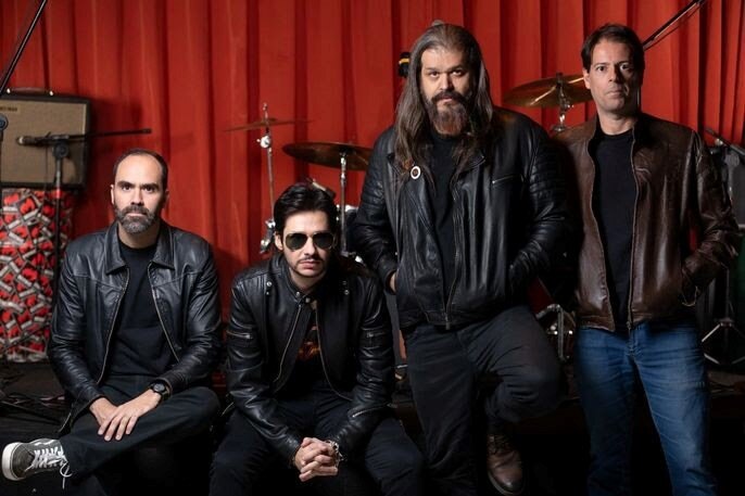 Insanidade transforms cult horror into rock in the music video “Black Thunder”