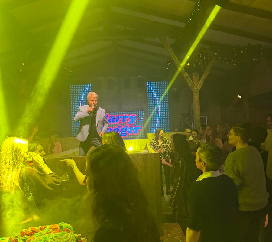 Lil’ Kleine zet de toon, Garry Hagger verrast op Ladies Night in de Tieltse Wünderbar