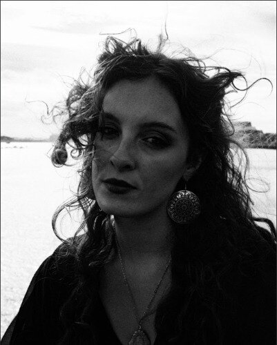 Heidi Curtis released her debut single Undone