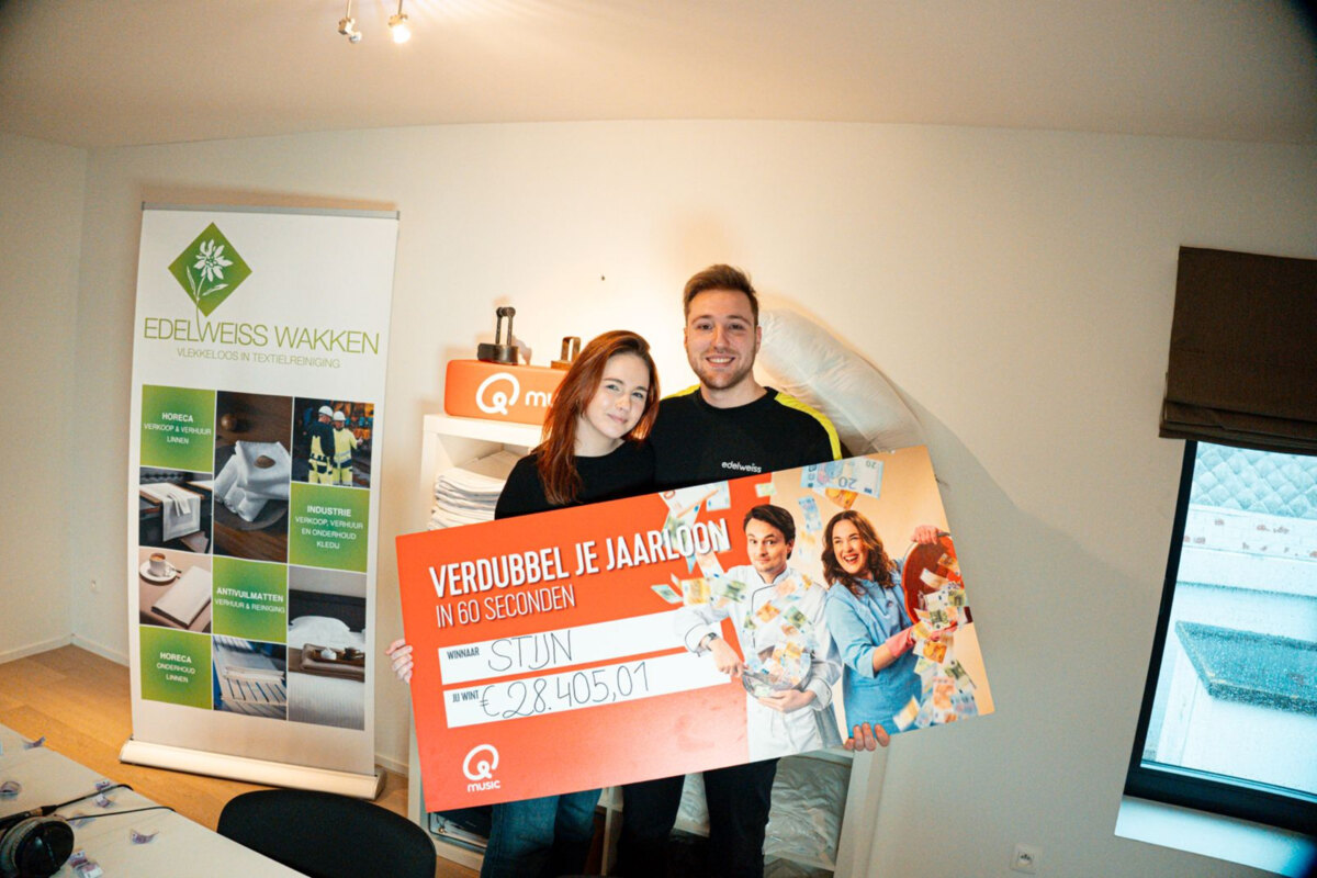 Chauffeur Stijn verdubbelt zijn netto jaarloon bij Q-dj’s Maarten & Dorothee en wint maar liefst 28 405,01 euro