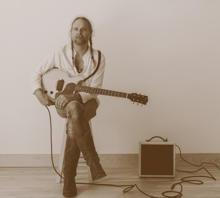 Hiss Golden Messenger announces new album "I'm People" and shares first song "In The Middle Of It"