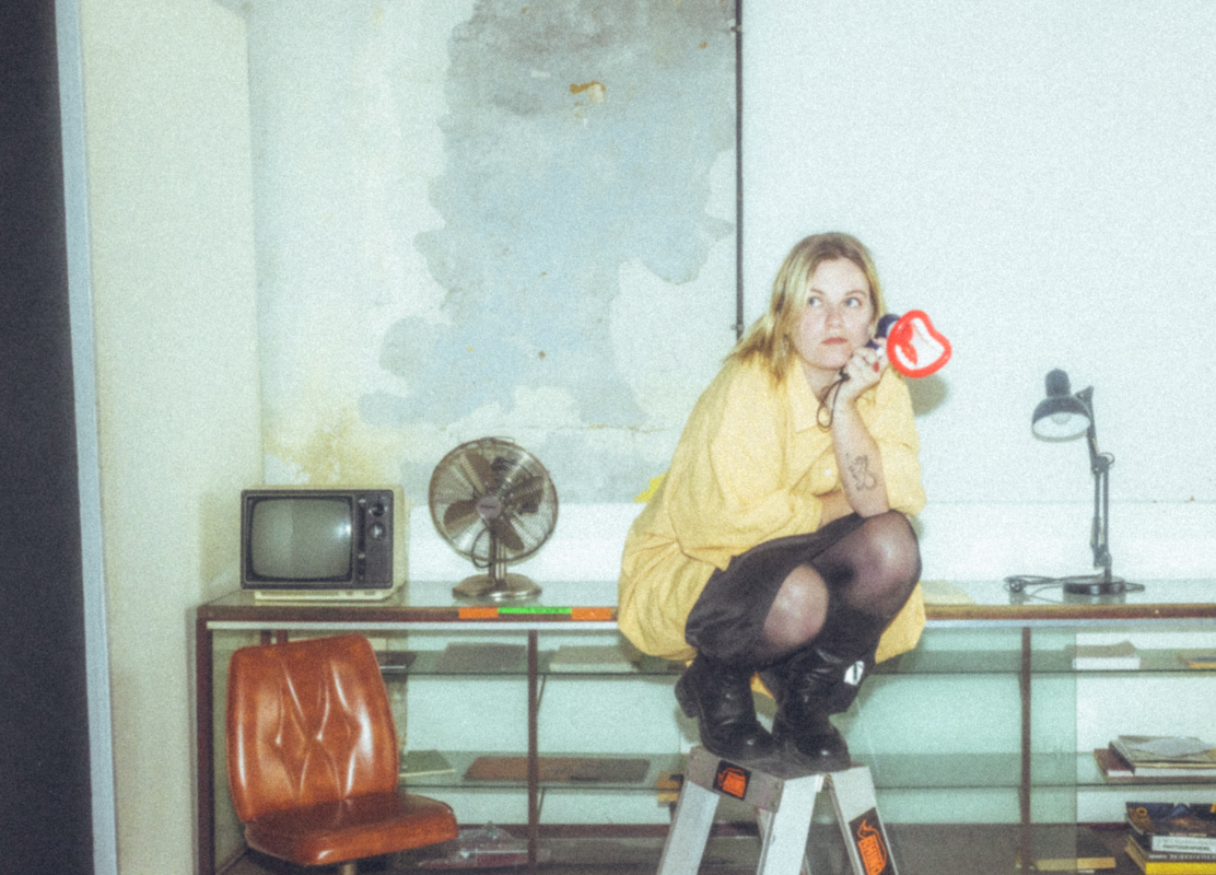 Romanie lanceert single It's not that funny
