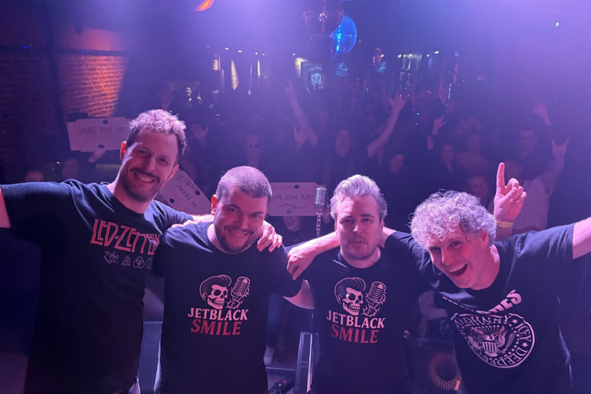 JetBlack Smile lanceerde debuutalbum met explosieve releaseshow in Charlatan Gent