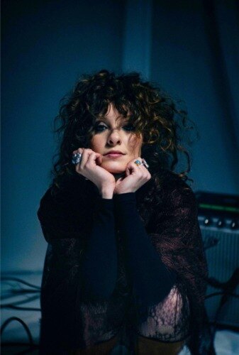 Heidi Curtis with her debut single Undone 