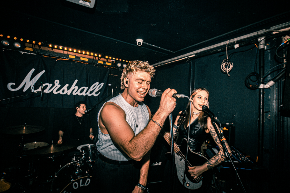 Daytime TV debut new songs as fans pack out exclusive London show