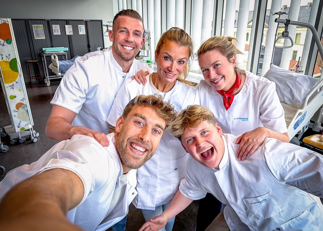 Toby Alderweireld, Els van Doesburg, Gerben Tuerlinckx, Véronique De Kock en Ward Lemmelijn van rode loper naar ziekenhuisgangen ​