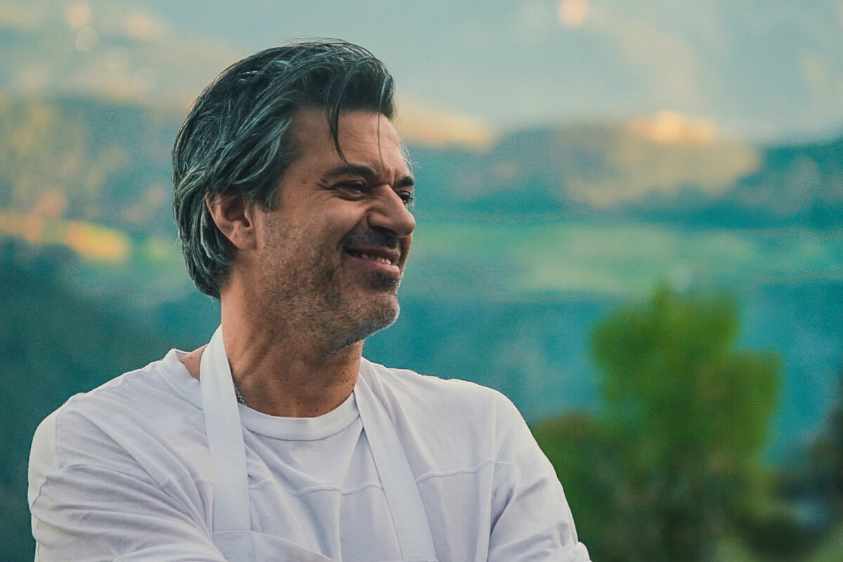 Échte pasta, pizza en een goed gesprek: Sergio Herman duikt met 8 bekende koppen in de originele Italiaanse keuken
