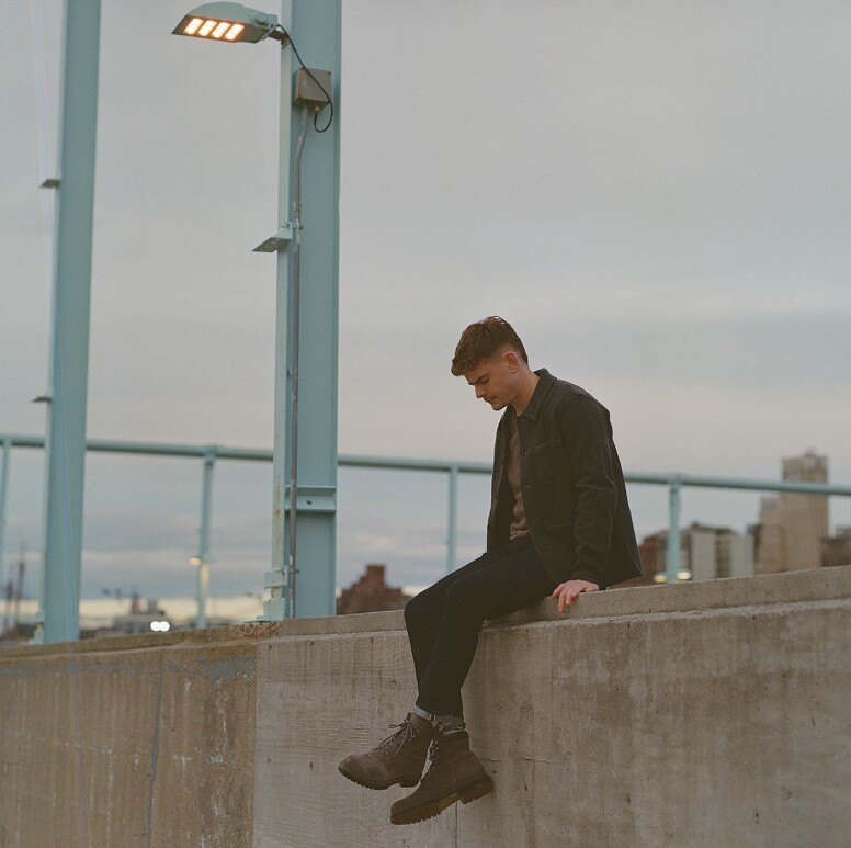 Darren Kiely Releases New Track "White Flag" 