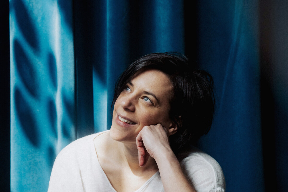 Paulette Verlée shares "Tiens"