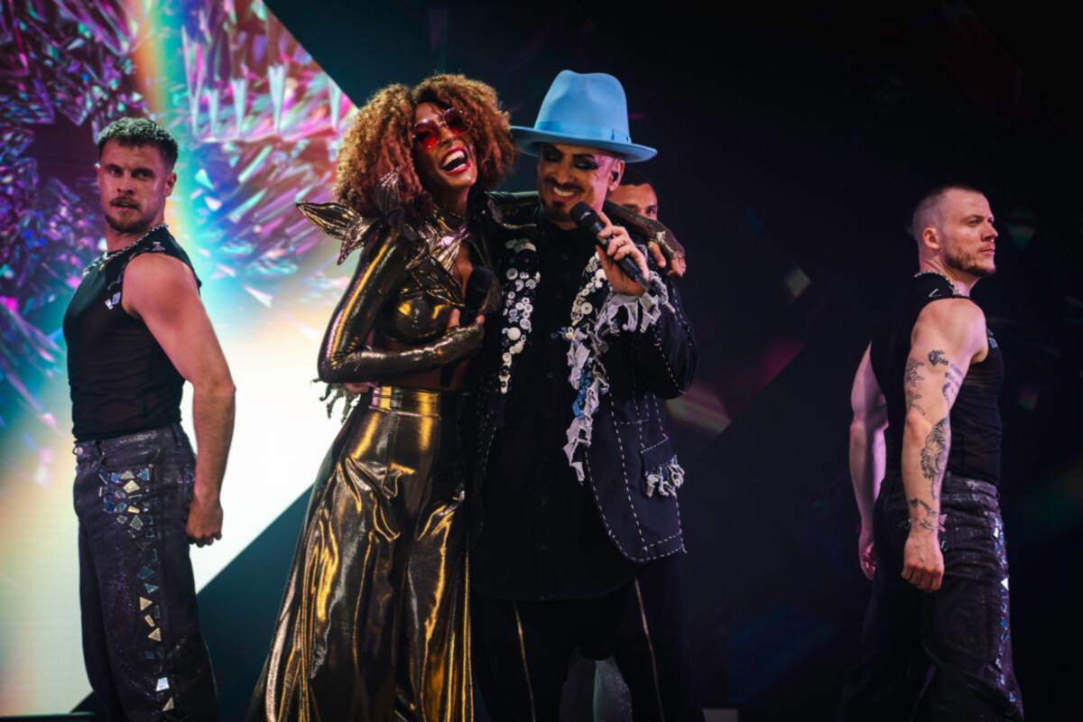 Senhit vandaag in de eerste halve finale van het Eurovisie Songfestival 2025 met nummer Superstar ft Boy George