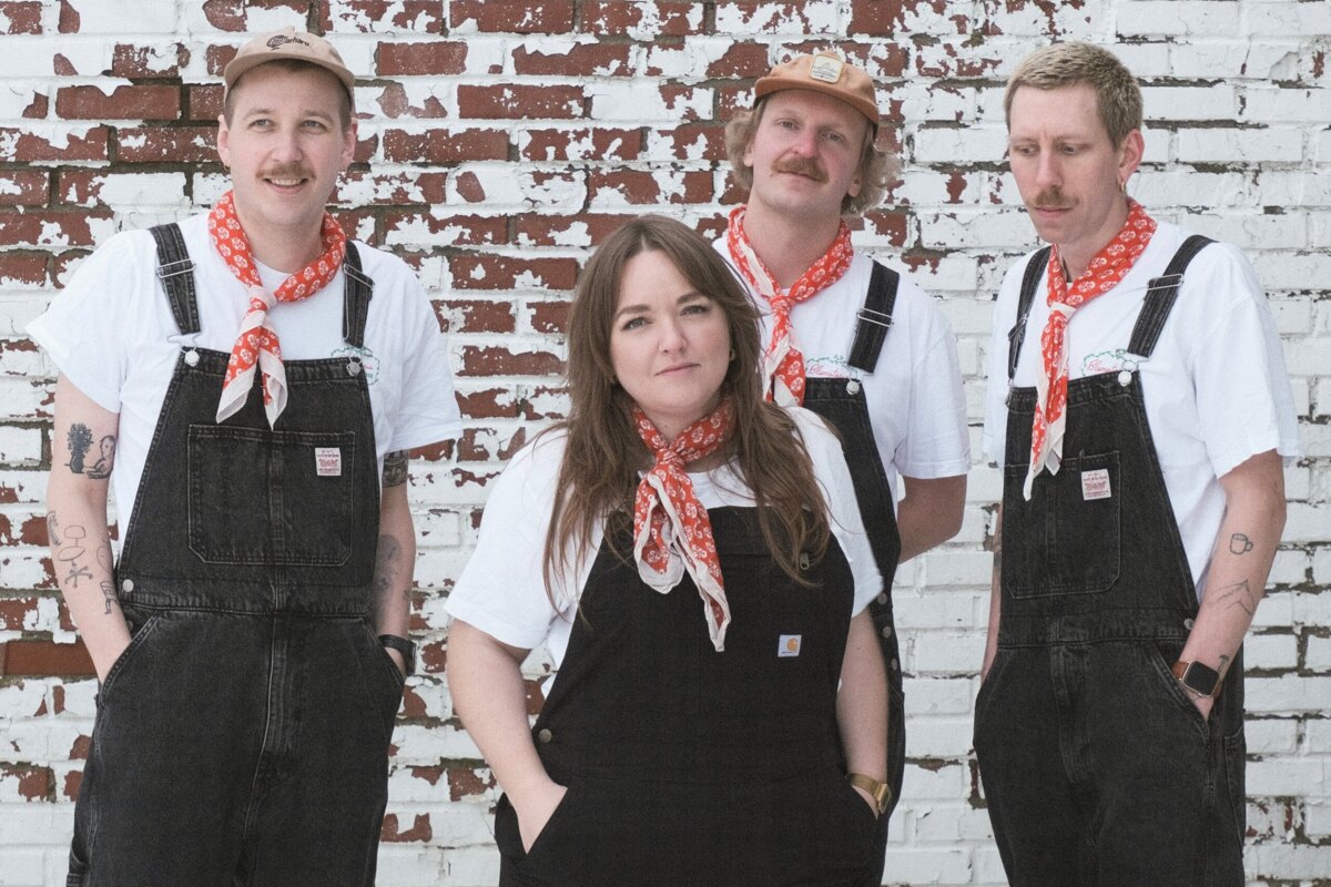 Norwegian punk rock band Blomst release their new single "Ta det som det kommer (når det går)"