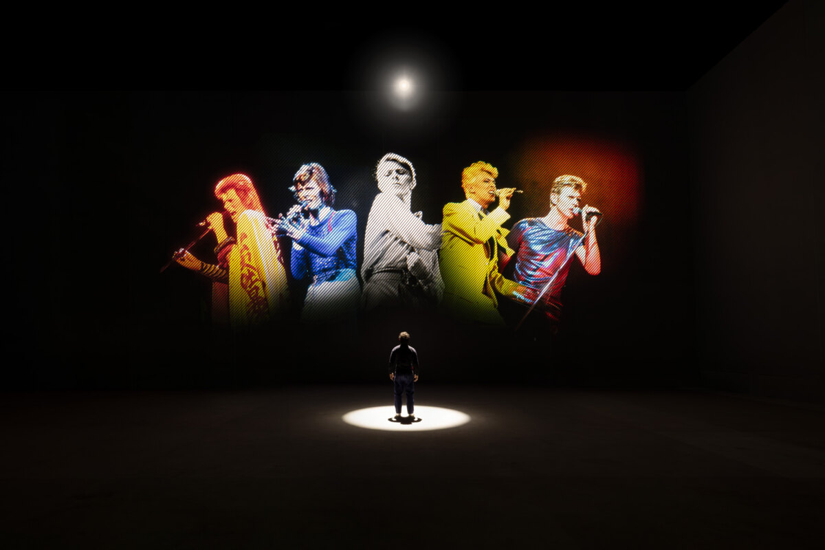 Acclaimed Bowie show to open in Manchester and extend in London