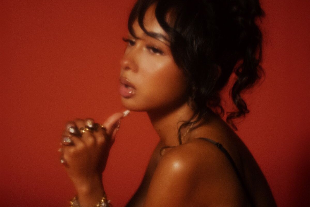 Kaya Imani brengt de luxe versie van Just A Girl uit