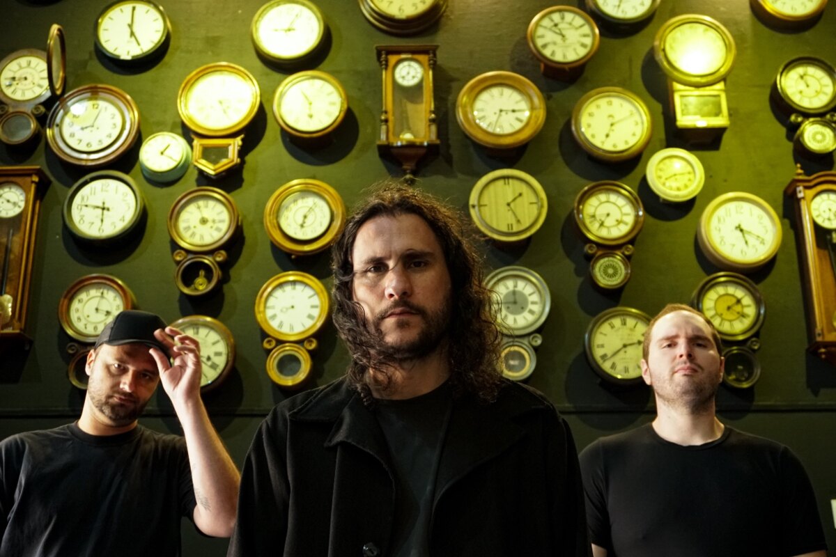 Mad Sneaks Honors Alternative Rock Roots with Powerful New Video “Dirty Blood”