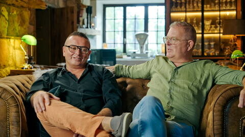 “Dit is de climax, ik ben betoverd”: de lat ligt letterlijk en figuurlijk hoog in Met Vier in Bed