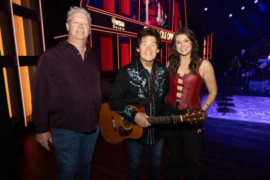 Mae Estes Teams ft. Shenandoah New Rendition Of “Moon Over Georgia”