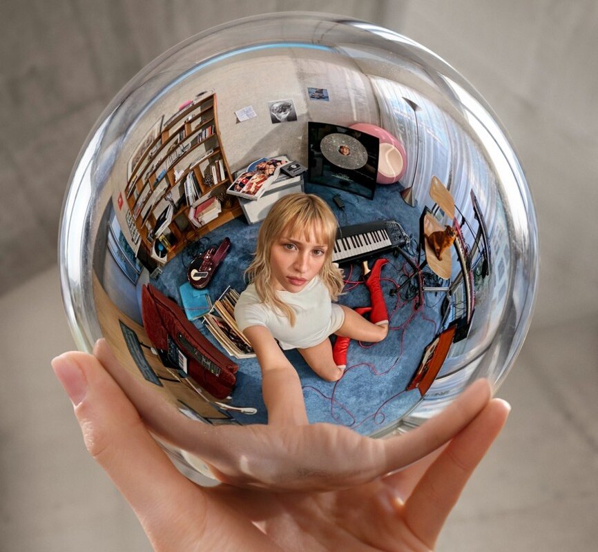 Angèle releases her new single and music video “Une seule vie”, available now via Angèle VL Records / Sony Music. The track is taken from her forthcoming album 'INSTINCT', out October 16