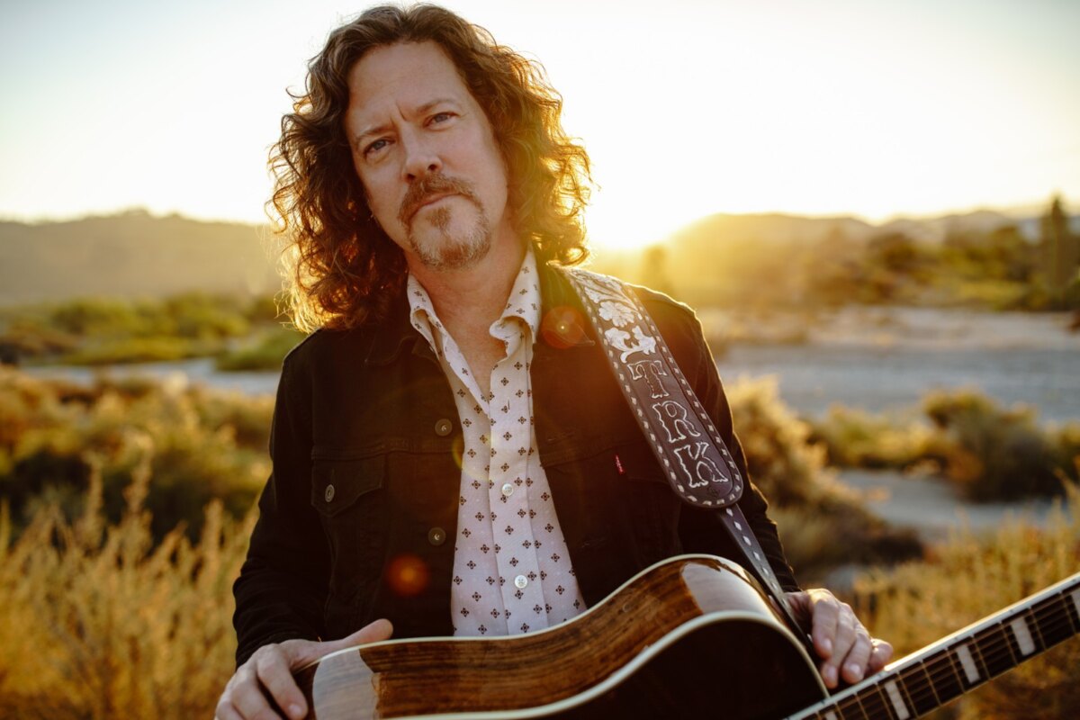 Van muziekcafé tot eiland: Ted Russell Kamp en de kracht van grassroots touring