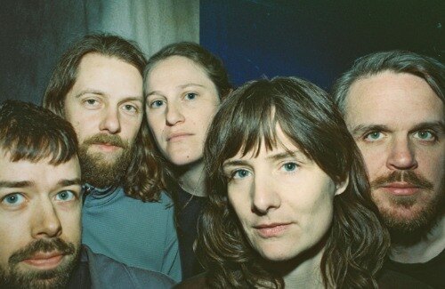 Lowly deelt single Stretch Under Strain