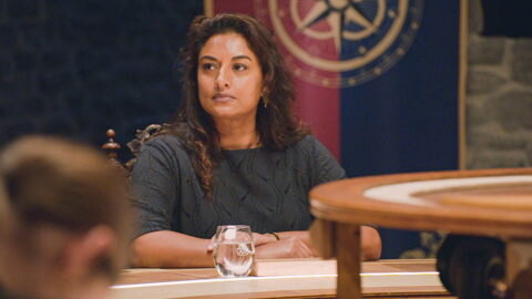 "Emo wint het altijd van ratio": Jinnih en Danira botsen in tweestrijd aan De Ronde Tafel