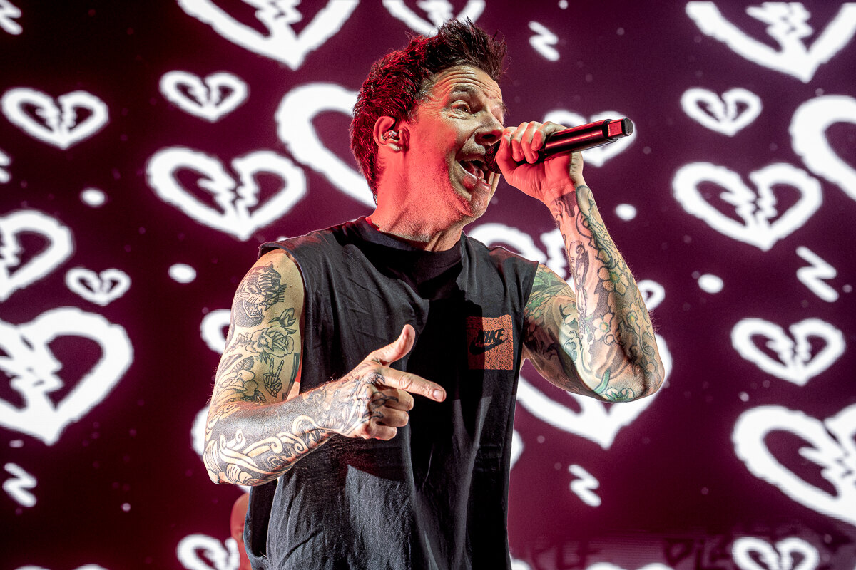 Confetti, crowdsurfers en Scooby-Doo: Simple Plan viert 25 jaar in Vorst