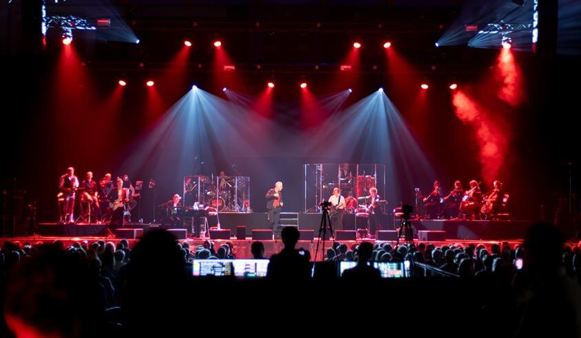 ROOD Singalong verovert Lommel: emotionele rollercoaster, straffe livemuziek en een staande ovatie