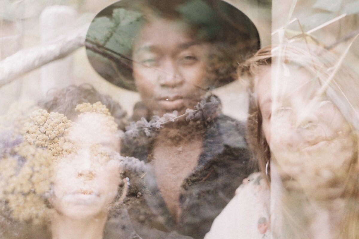 Oh Pray Tell return with their powerful new single “Come In,”